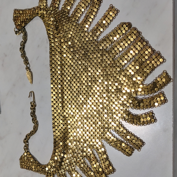 RARE STYLE FRINGE Whiting & Davis Vintage Gold Tone Mesh Fringe Bib Necklace. - Picture 2 of 10